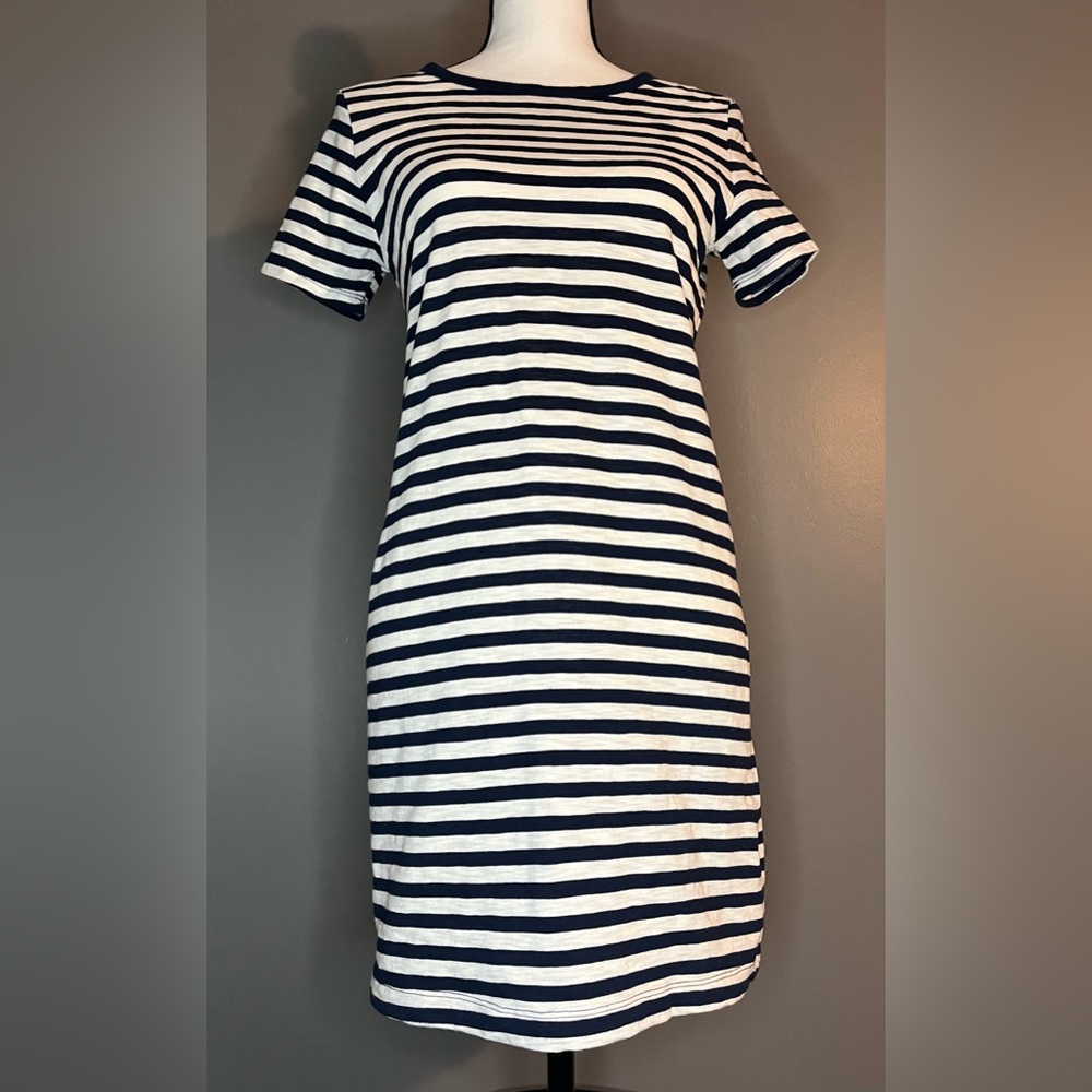 Old Navy T-shirt Dress
Navy & White Stripe, S - Small